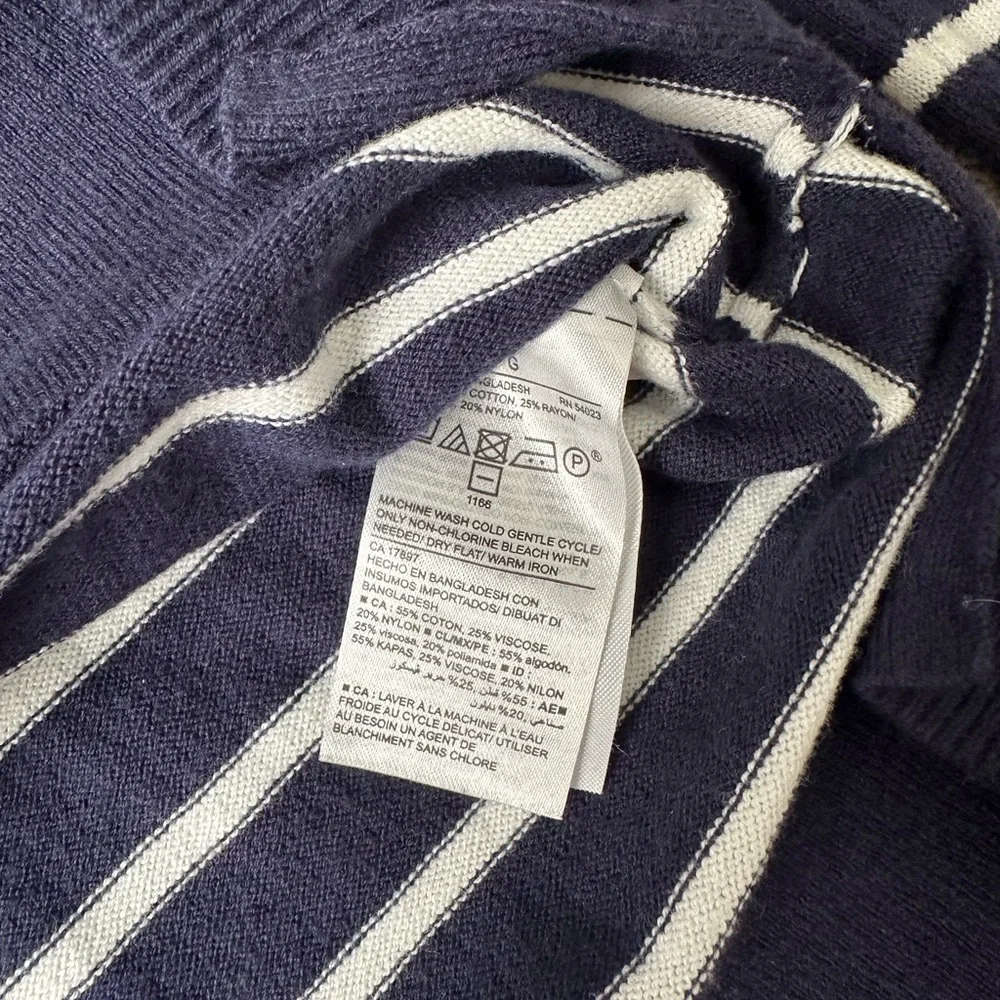 Old Navy Navy and White Striped V-Neck Sweater Size Large